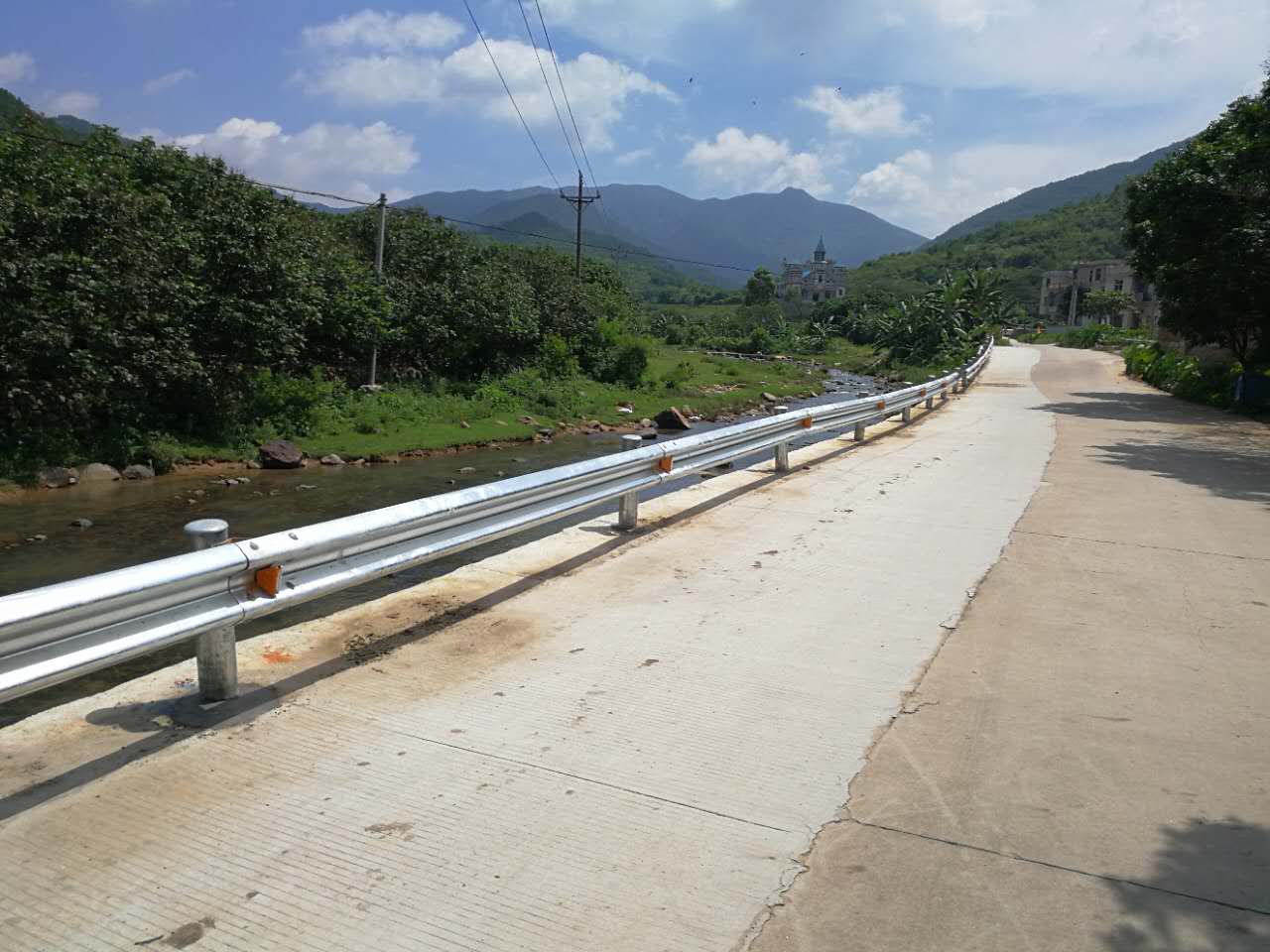 �辶���λ�����ײ��Ǯһ��ƽ���������������